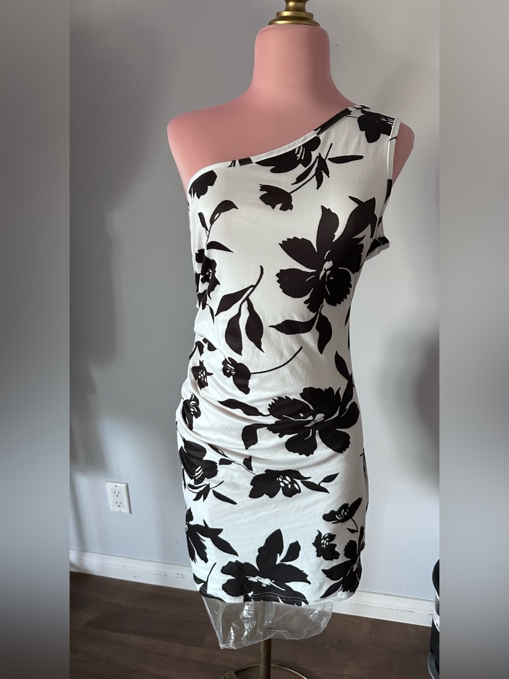 Source Unknown Black & White One-Shoulder Floral Dress
